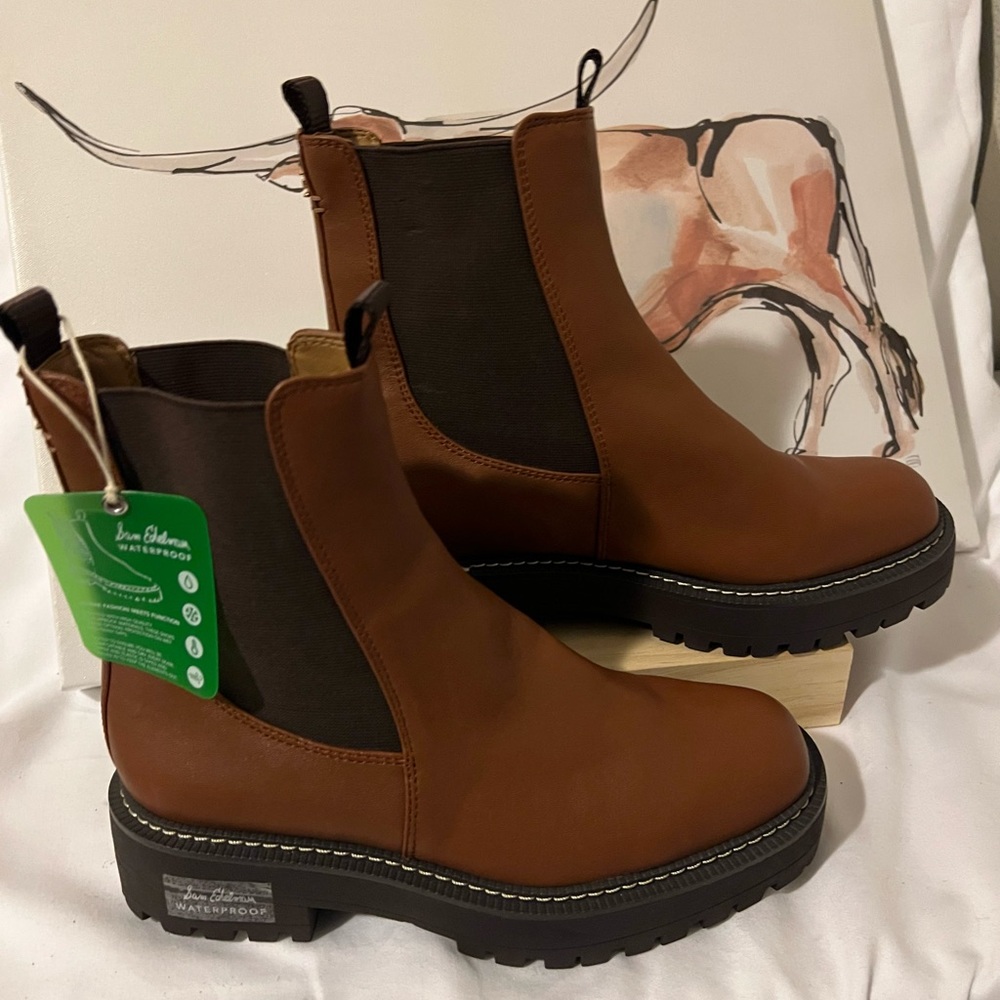 New! Women's Laguna Lug-Sole Chelsea Booties Size 7